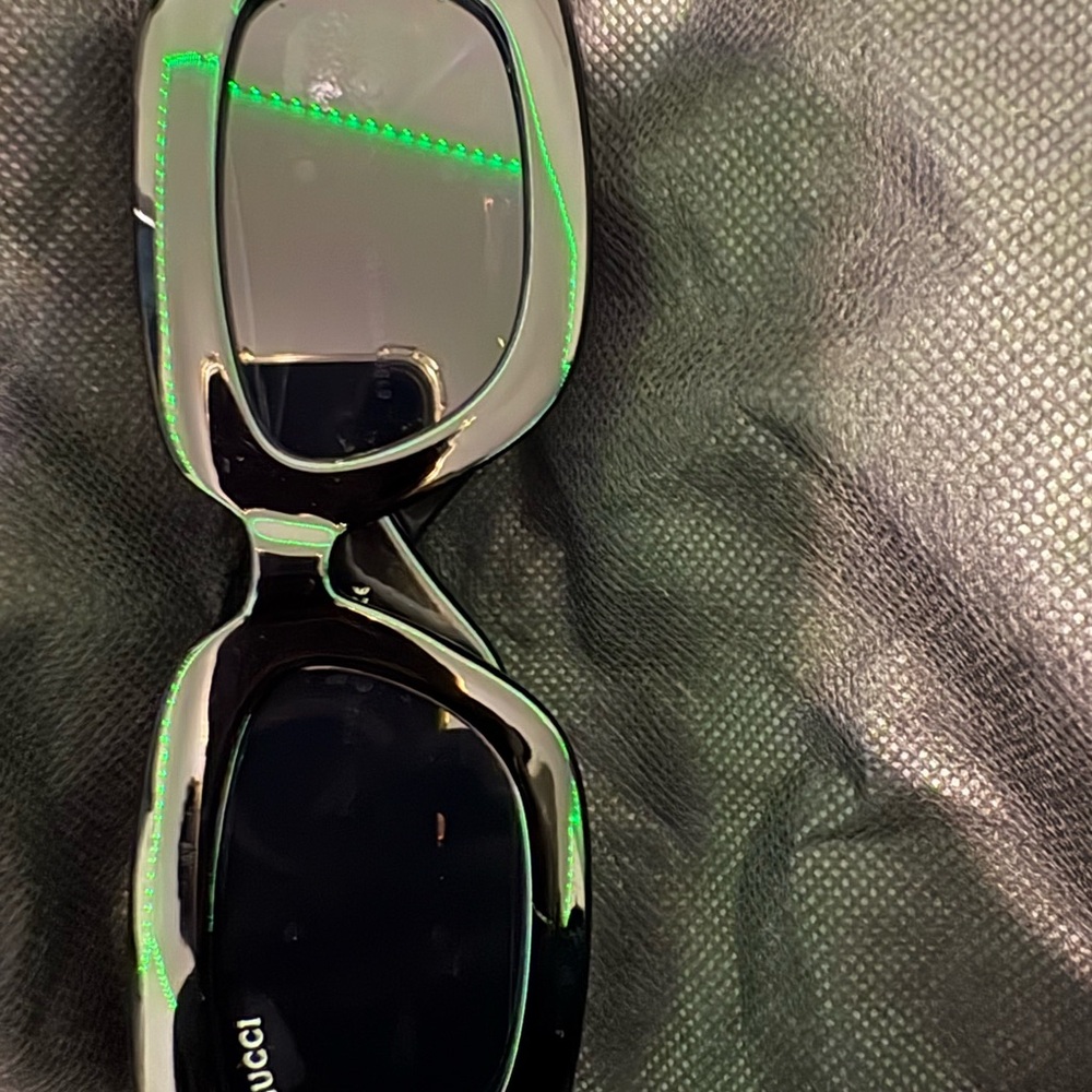 Gucci Black Glasses with Sleek Design